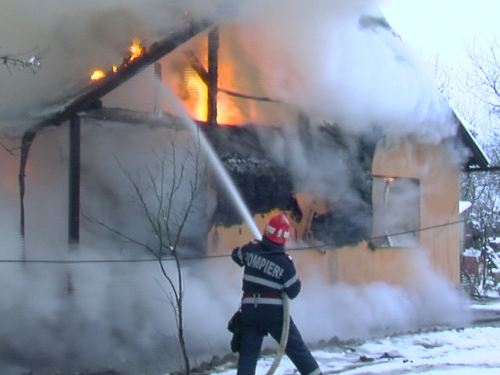 Incendiu Baita (c) eMM.ro